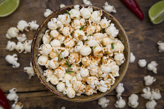 Bowl of popcorn flavoured with chili and lime — Stock Photo