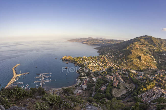 Sicily, Cefalu, View to old town of Cefalu from Rocca di Cefalu — Stock Photo