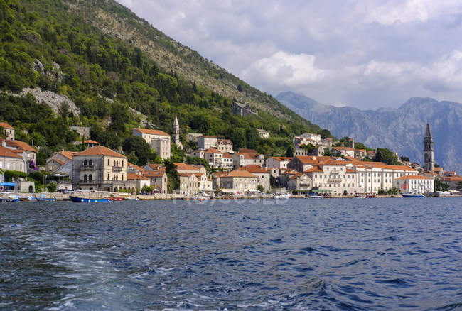 Montenegro, Bahía de Kotor, Perast - foto de stock
