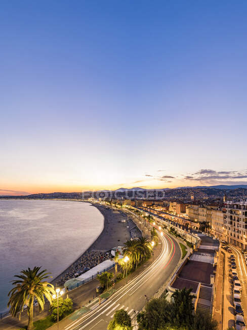 Frankreich, Provence-Alpes-Cote d 'Azur, Nizza, Promenade des Anglais, Strand im Abendlicht — Stockfoto