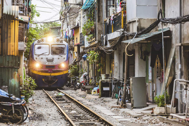 Vietnam, Hanoi, view of a railway crossing the city and passing very close to houses — Stock Photo
