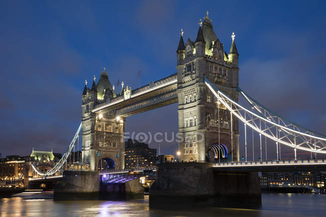 Vereinigtes Königreich, England, London, Tower Bridge am Abend — Stockfoto