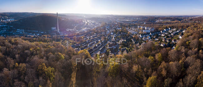 Allemagne, Wuppertal, Vue aérienne d'Elberfeld en automne — Photo de stock