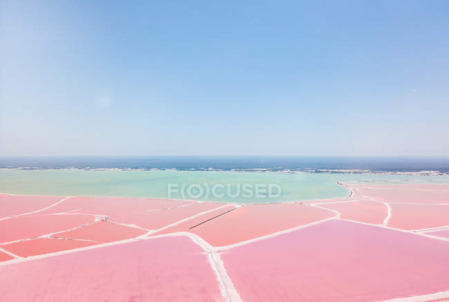 Mexiko, Yucatan, Las Coloradas, Pink Lake salt lake — Stock Photo