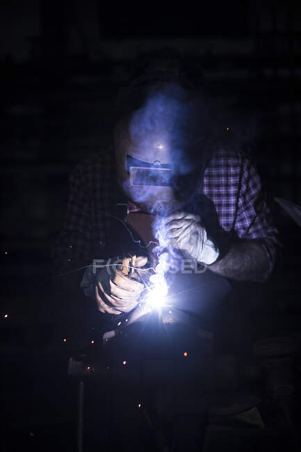 Man welding in his workshop — Stock Photo