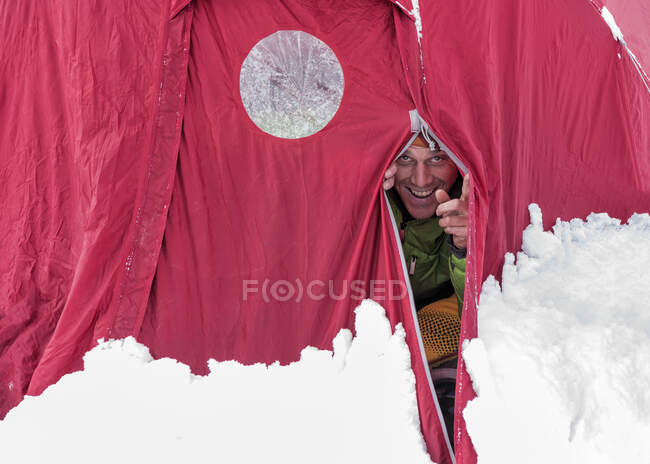 Nepal, Solo Khumbu, Alpinista in tenda all'Everest Base Camp — Foto stock