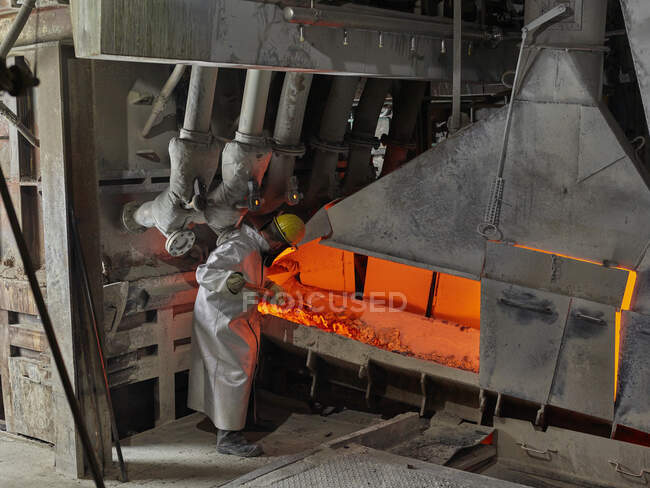 Industry, Worker controlling smelting process — Stock Photo