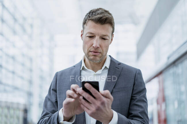Portrait of businessman using cell phone — Stock Photo