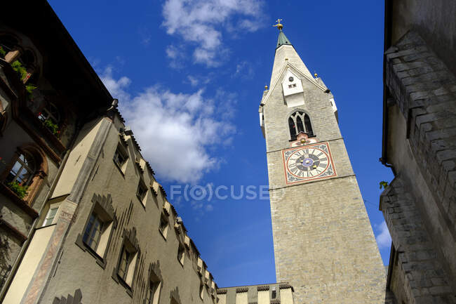 Italie, Tyrol du Sud, Brixen, Grosse Lauben, Weisser Turm — Photo de stock