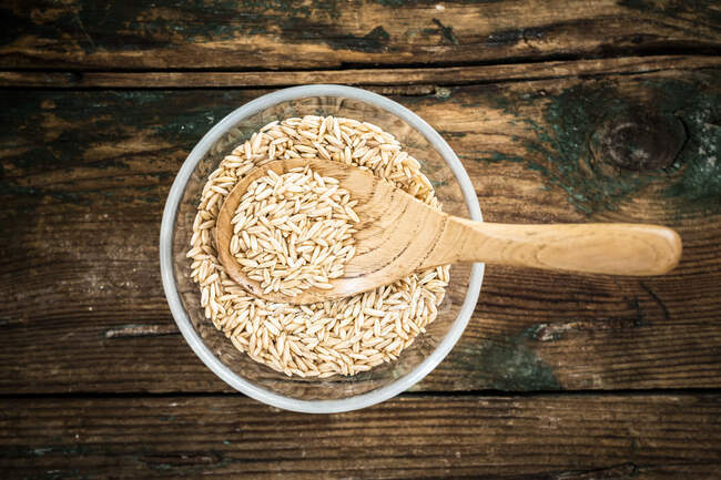 Oats in bowl, from above — Stock Photo