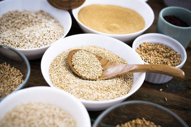 Raw quinoa in bowls and spoons. healthy food and organic nutrition — Stock Photo