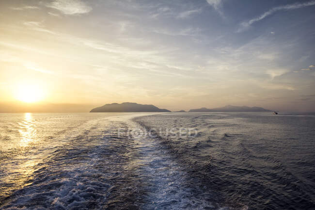 Эолийские острова, остров Вулкано на закате — стоковое фото