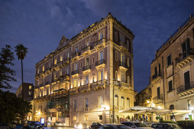 Italien, Sizilien, Ortygia, Syrakus, Hotel Des Etrangers in der Abenddämmerung — Stockfoto