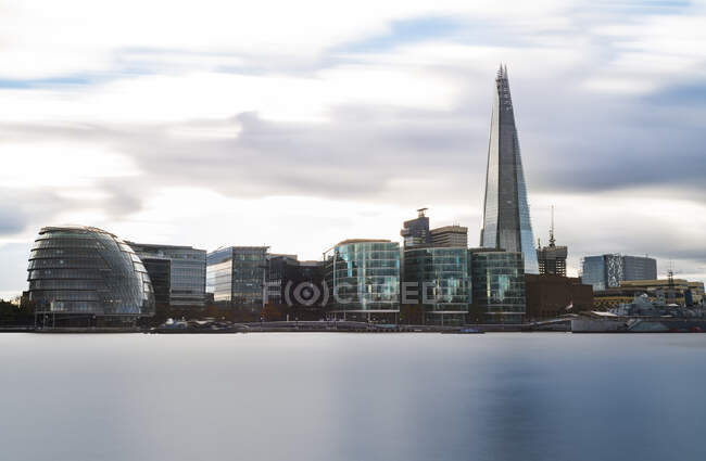 UK, London, River Thames, skyline with City Hall and The Shard — Stock Photo