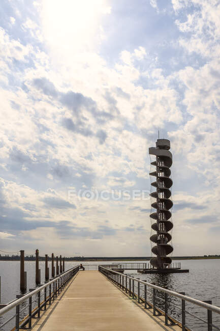Germany, Sachsen-Anhalt, Bitterfeld, Lake Goitzsche, Gauge Tower — стокове фото