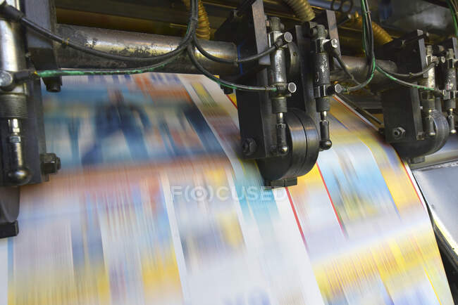 Máquina de impresión en una imprenta - foto de stock