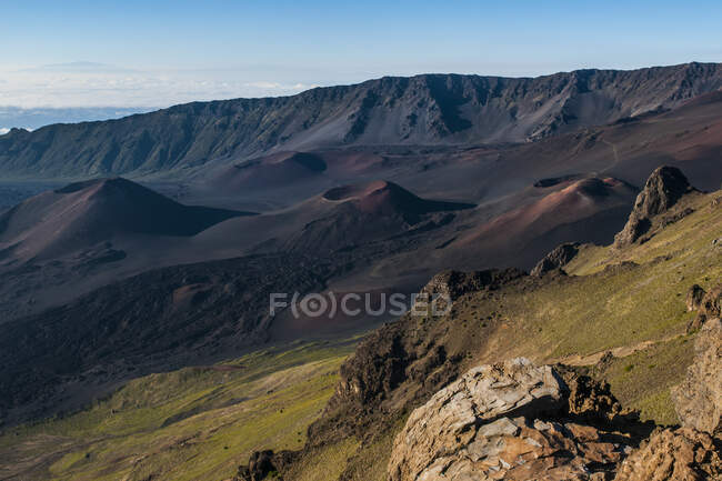 Estados Unidos, Hawái, Maui, cráter volcánico, Parque Nacional Haleakala - foto de stock