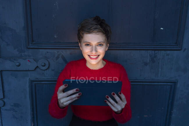 Portrait of smiling businesswoman with digital tablet at twilight — Stock Photo