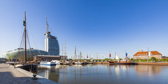 Germany, Bremen, Bremerhaven, New Harbour, Klimahaus, Science Center, Atlantic Hotel Sail City — Stock Photo