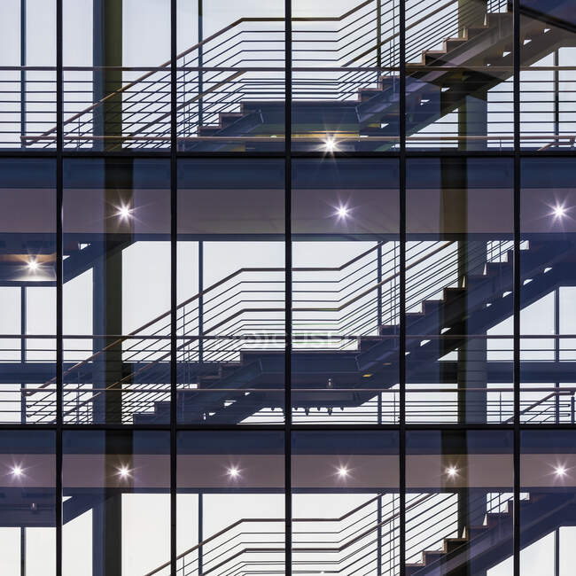 Treppe in einem Bürogebäude — Stockfoto