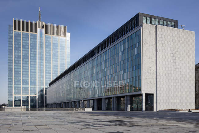 Belgique, Bruxelles, Place du Congres, immeuble de bureaux moderne — Photo de stock