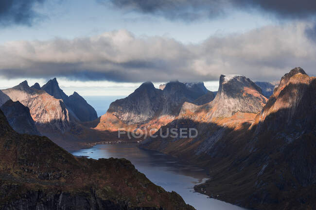 Norvegia, Isole Lofoten, Reine, Vista da Reinebringen — Foto stock