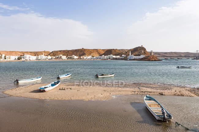 Bateaux de pêche à Sur bay, Sur, Oman — Photo de stock