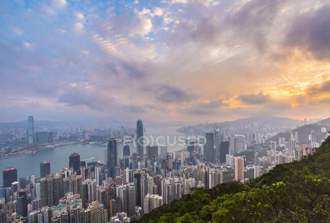 Skyline de Hong Kong Central y Victoria Harbour, Hong Kong, China - foto de stock