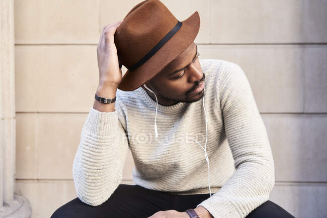 Portrait of mid adult man wearing brown hat — Stock Photo