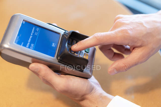 Man using credit card reader, close-up — Stock Photo