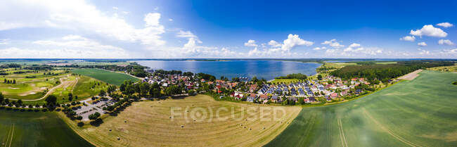 Германия, Западная Померания, Озерный край, Воздушный вид на Флезее и озеро Флезезе — стоковое фото