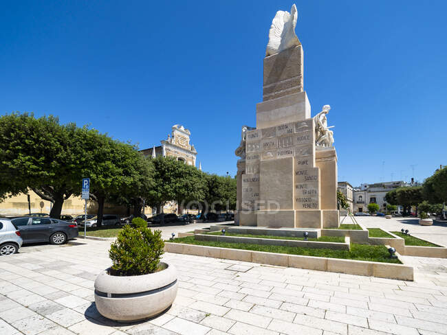 Monumento a la guerra en Santa Teresa, Brindisi, Italia - foto de stock