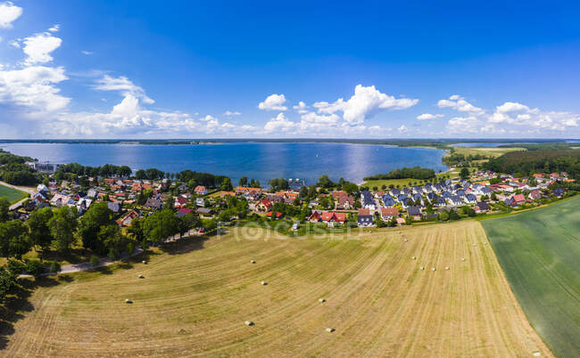 Germania, Meclemburgo-Pomerania occidentale, Meclemburgo Lake District, Veduta aerea del Fleesensee e del lago Fleesensee — Foto stock