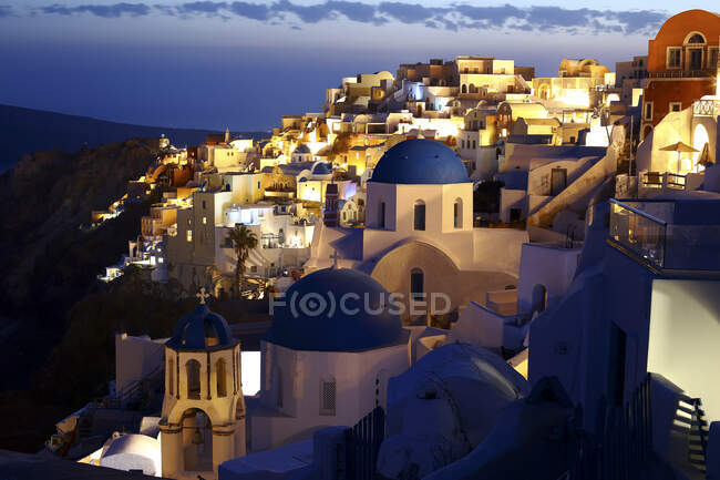 Vista panorámica de Oia, Santorini, Grecia - foto de stock