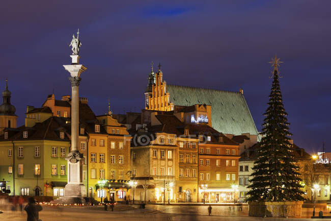 Vieille ville à Noël la nuit, Varsovie, Pologne — Photo de stock