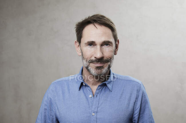 Portrait of a smiling man — Stock Photo