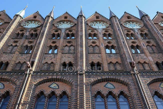Deutschland, Stralsund, Teil der Fassade des historischen Rathauses — Stockfoto