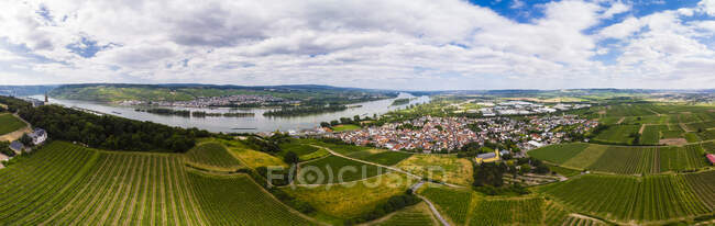 Alemanha, Renânia-Palatinado, região de Bingen, Montanha Rochus e Capela Rochus, Vista aérea de Kempen am Rhein e Ruedesheim am Rhein — Fotografia de Stock