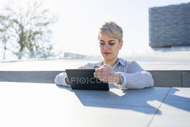 Portrait of young woman using digital tablet — Stock Photo