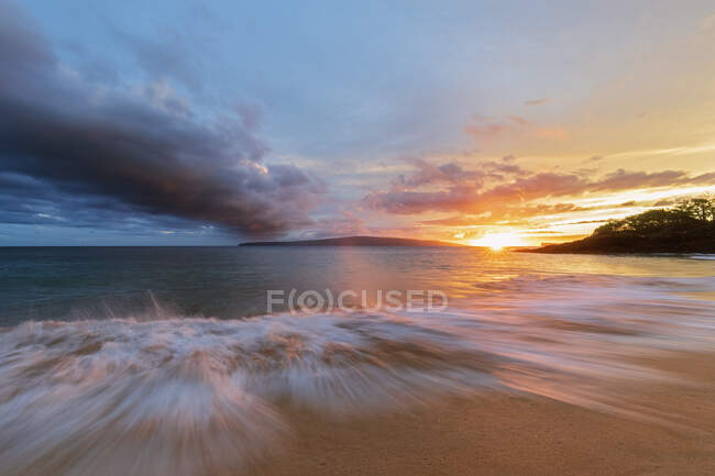 Big Beach at sunset, Makena Beach State Park, Maui, Hawaii, USA — Stock Photo