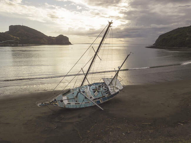 Old yacht at Benete beach, Maluk, West Sumbawa,Indonesia — Stock Photo