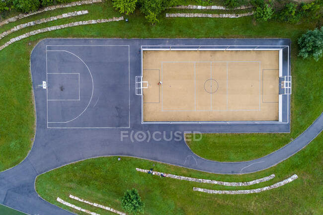 Young woman playing basketball, aerial view — Stock Photo