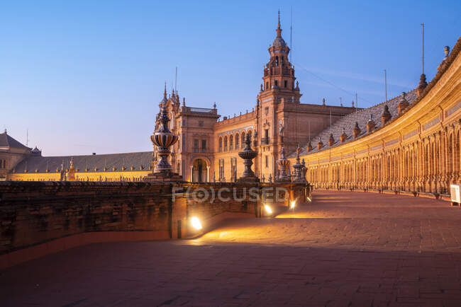 La Plaza de España al atardecer, Sevilla, España - foto de stock