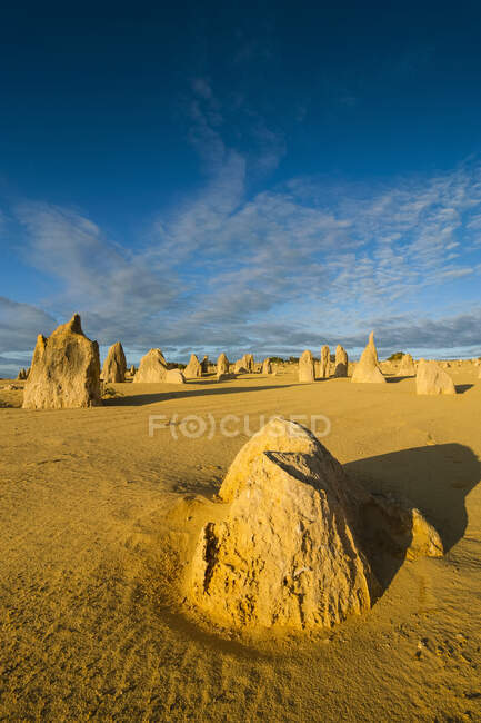 Formações de calcário Pinnacle ao pôr-do-sol, Nambung National Park, Austrália Ocidental — Fotografia de Stock