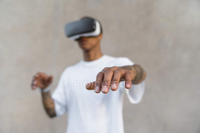 Hand of tattooed young man using Virtual Reality Glasses, close-up — Stock Photo