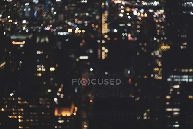 Defocused cityscape at night, Manhattan, New York City, USA — Stock Photo