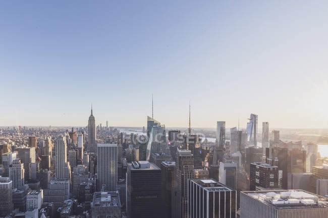 Skyline al atardecer, Manhattan, Nueva York, EE.UU. - foto de stock