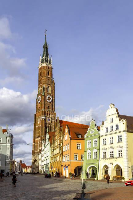 Старе місто з церквою Святого Мартіна, Ландсгут, Німеччина. — стокове фото