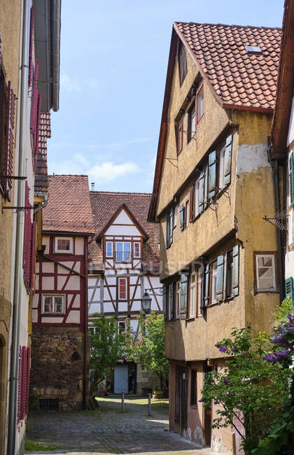 Maisons à ossature de bois dans la vieille ville, Tuebingen, Bade-Wurtemberg, Allemagne — Photo de stock