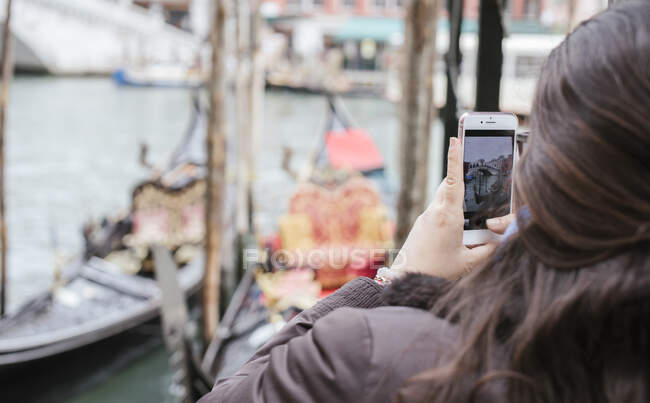 Frau macht ein Selfie, Venedig, Italien — Stockfoto